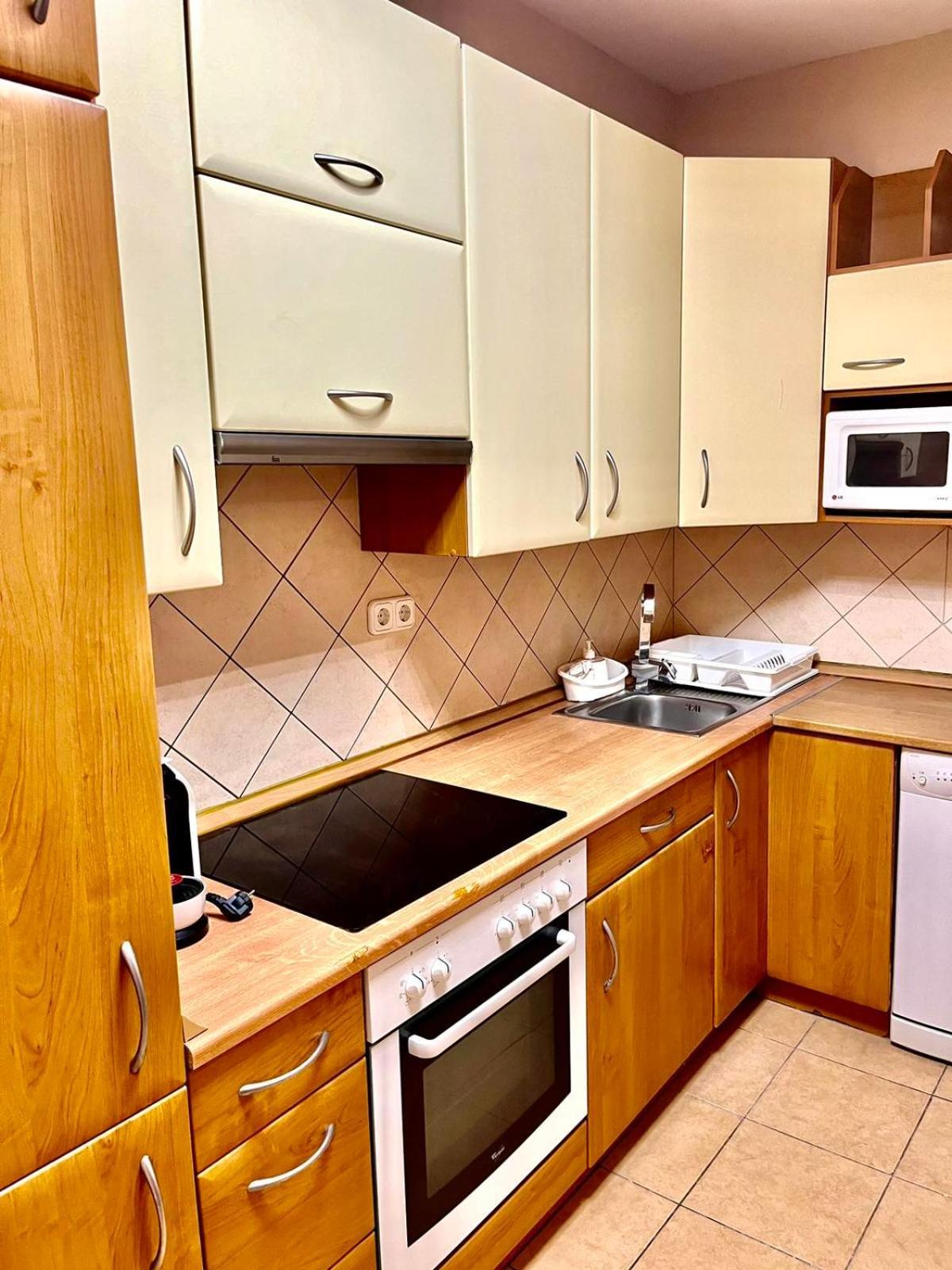 Zen Apartman Budakalasz Bagian luar foto