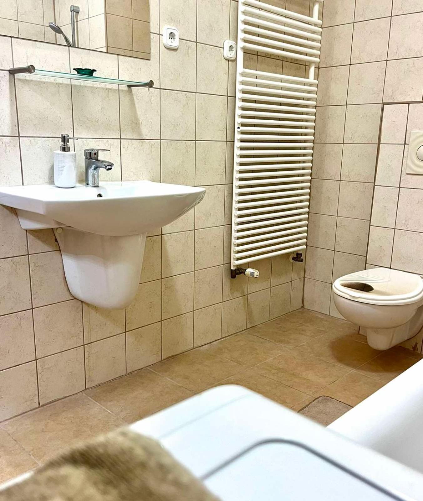 Zen Apartman Budakalasz Bagian luar foto
